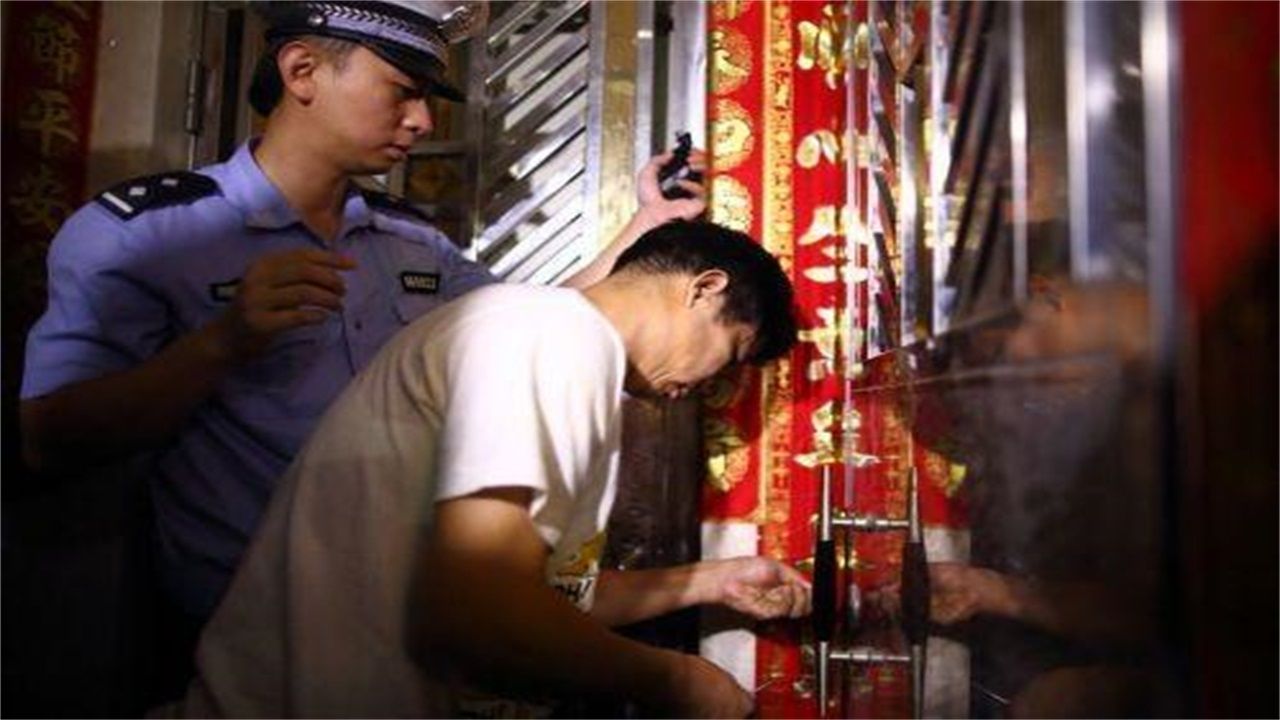 花溪区请开锁师傅开了锁后，师傅为什么一般都不进门，就算主人请也不进去？